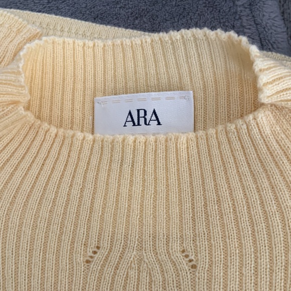 ARA Short sleeve mock neck top size 10 - Picture 5 of 6